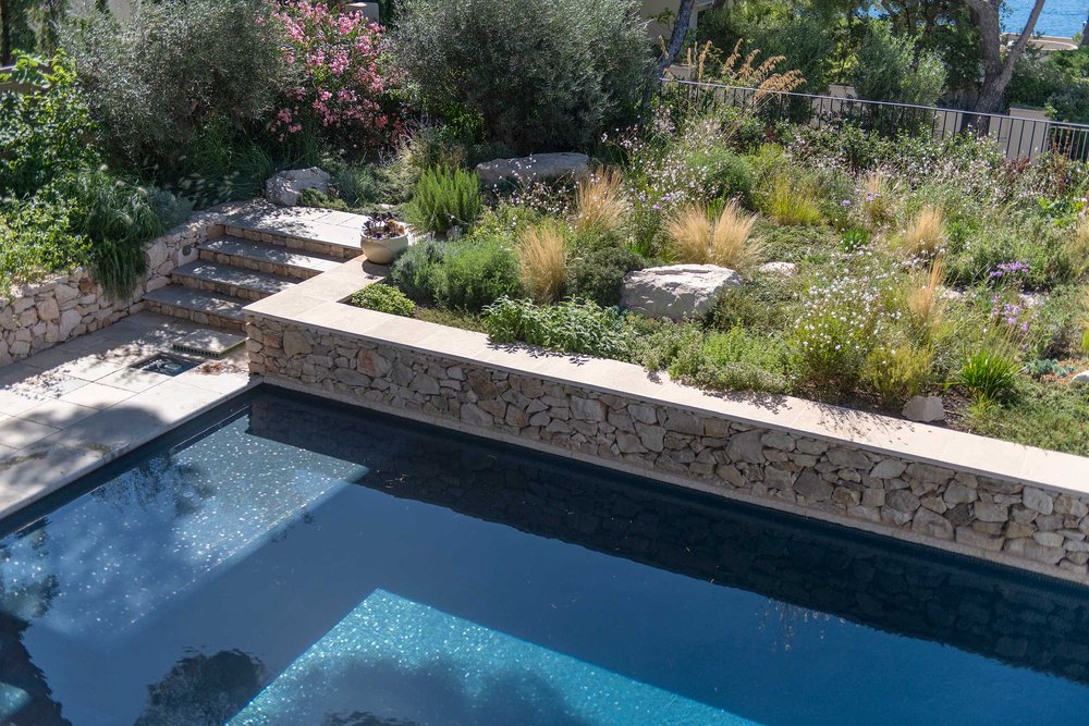 David Price Design Architecture Nouvelle maison Cassis extérieur jardin piscine