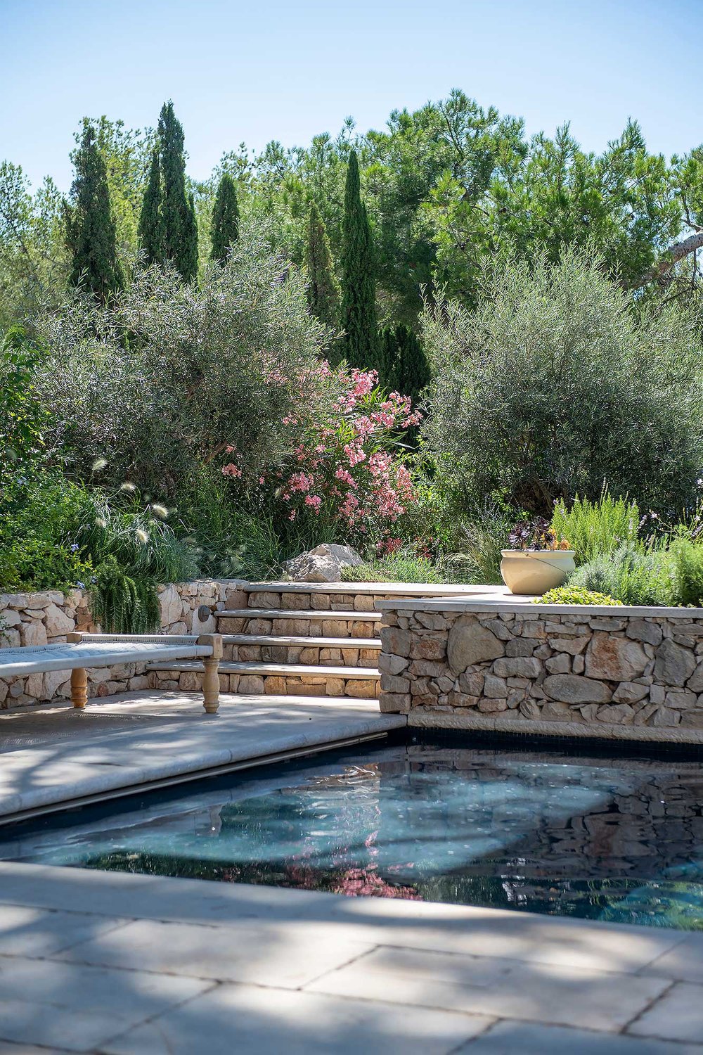 David Price Design Architecture Nouvelle maison Cassis extérieur piscine escalier jardin