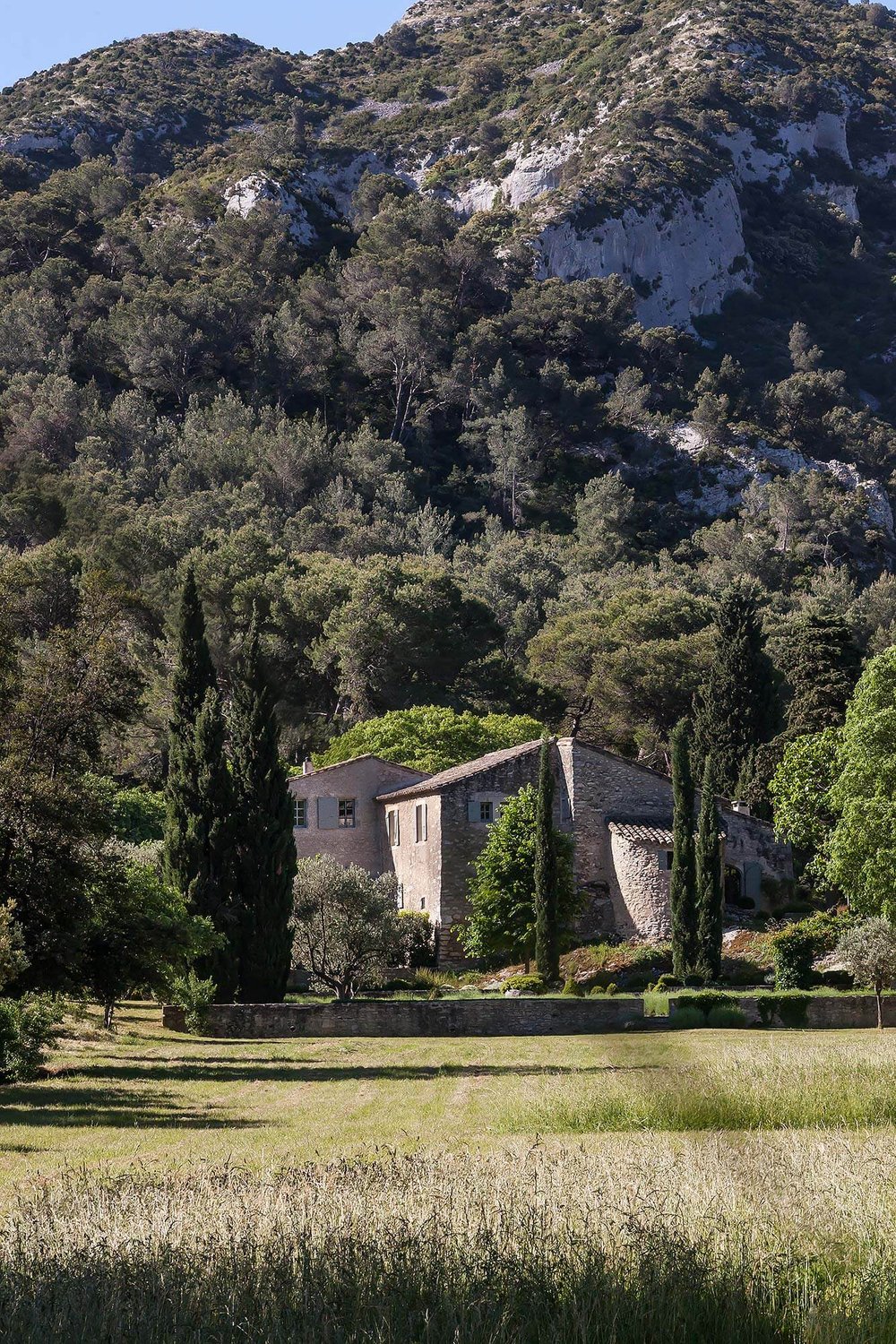 david price design farm alpilles exterior backdrop