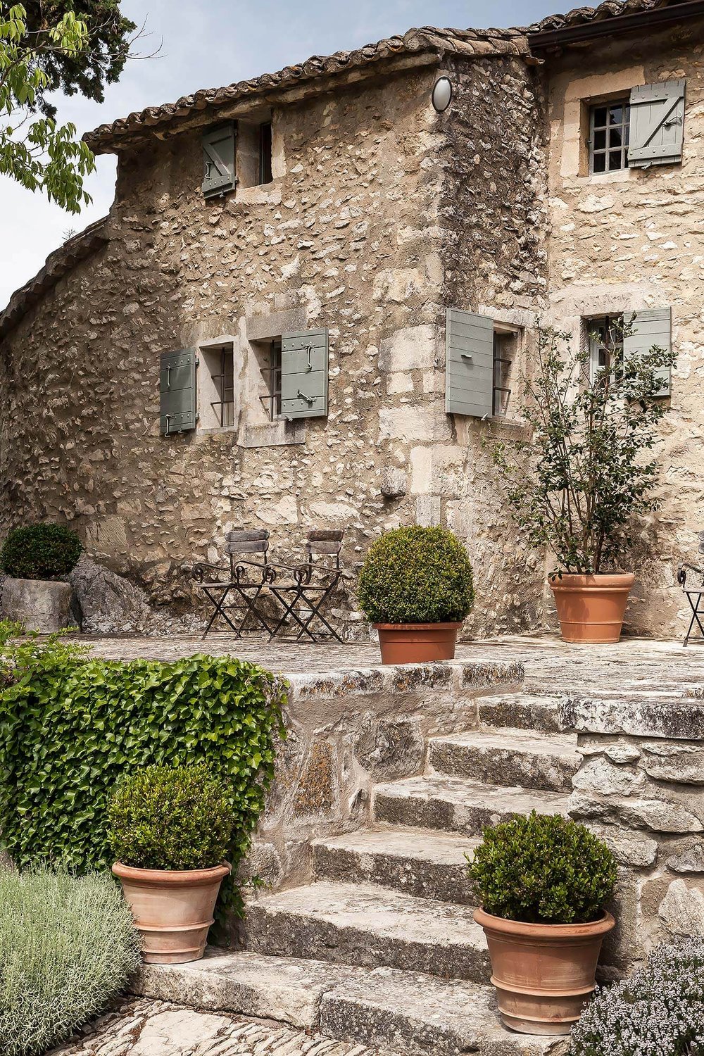 david price design farmhouse alpilles exterior stone steps