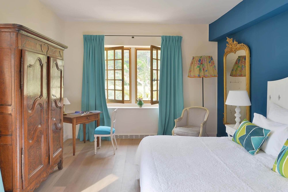 ferme st remy blue room windows