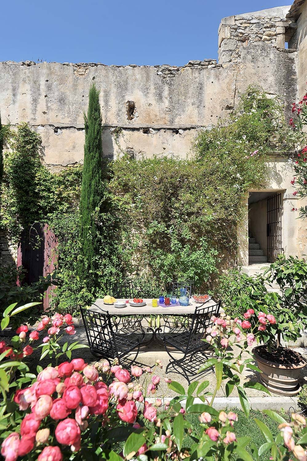 village house paradou garden courtyard